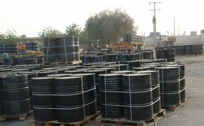 Palletised and strapped drums, made up for despatch